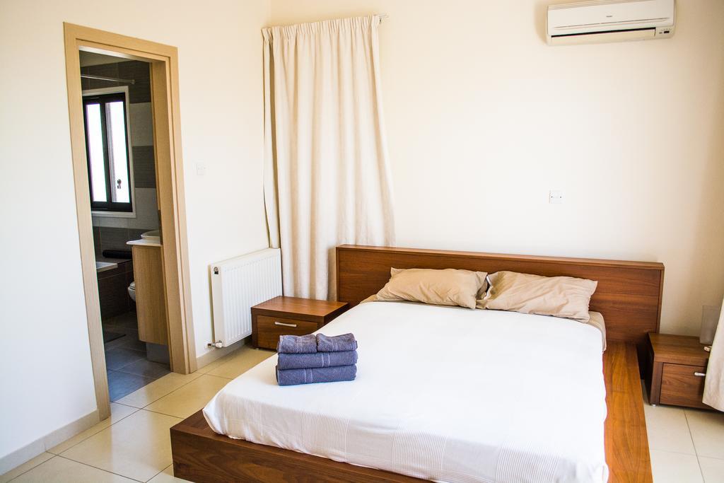 Villa Hera Agios Theodoros Zimmer foto